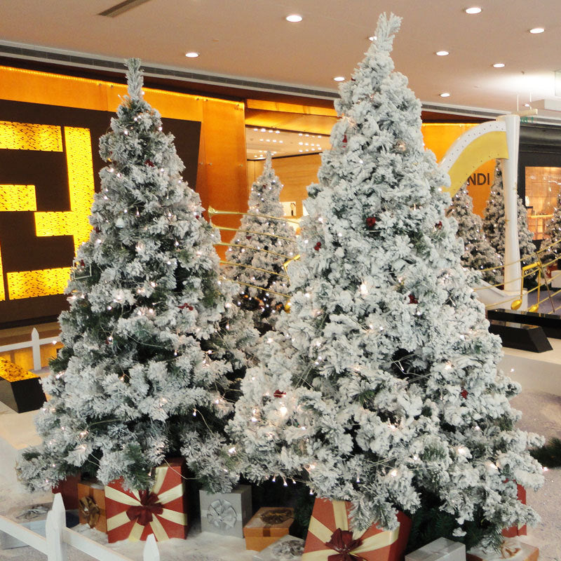Flocking Artificial Snow Scene Christmas Decoration Tree